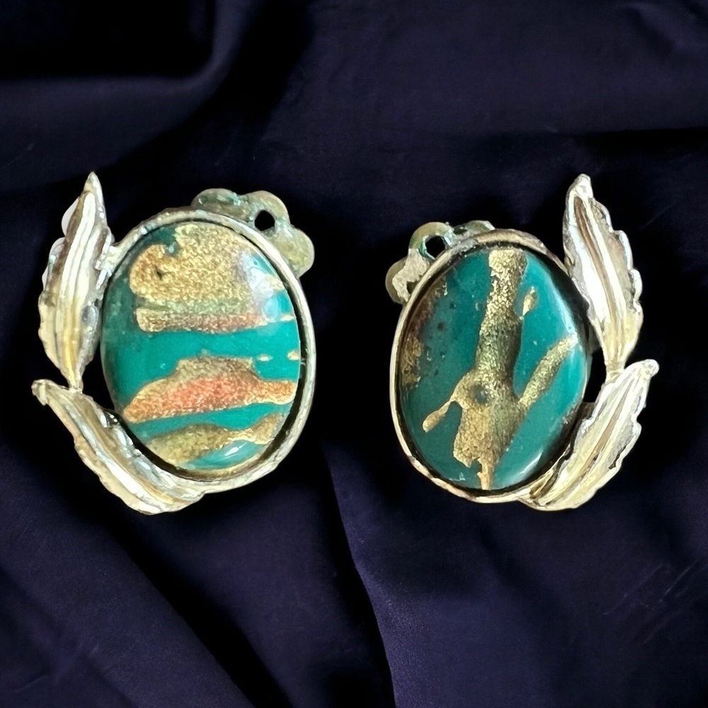 Vintage Coro Green Lucite with Gold Tone Clip On Earrings 1919-1940’s Lovely EUC